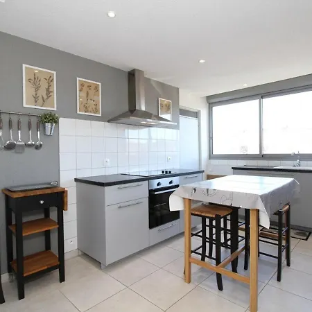 3 Pieces Moderne A Avec Garage Prive, Internet Et Equipements Complets - Fr-1-553-191 דירה בלרוק-לה-באינס