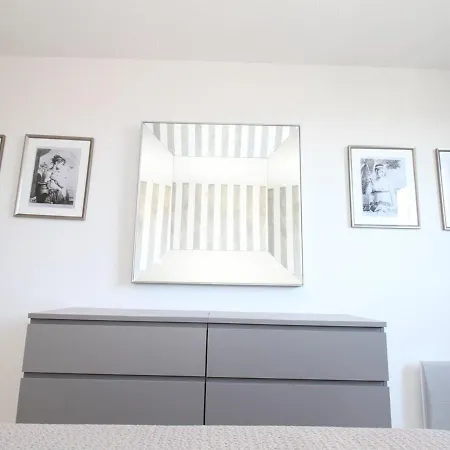 3 Pieces Moderne A Avec Garage Prive, Internet Et Equipements Complets - Fr-1-553-191 בלרוק-לה-באינס