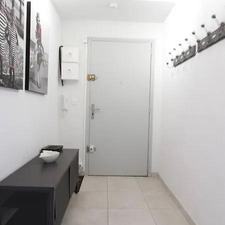 3 Pieces Moderne A Avec Garage Prive, Internet Et Equipements Complets - Fr-1-553-191 דירה בלרוק-לה-באינס