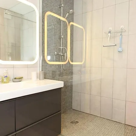 3 Pieces Moderne A Avec Garage Prive, Internet Et Equipements Complets - Fr-1-553-191 דירה בלרוק-לה-באינס