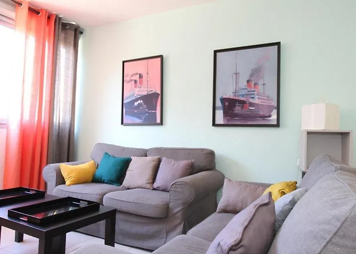Apartament 3 Pieces Moderne A Avec Garage Prive, Internet Et Equipements Complets - Fr-1-553-191